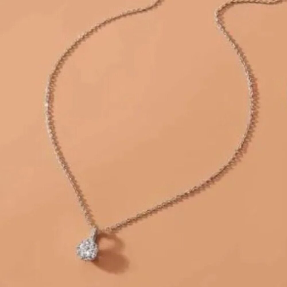 NWT, Stunning Silver Rhinestone Pendant Necklace